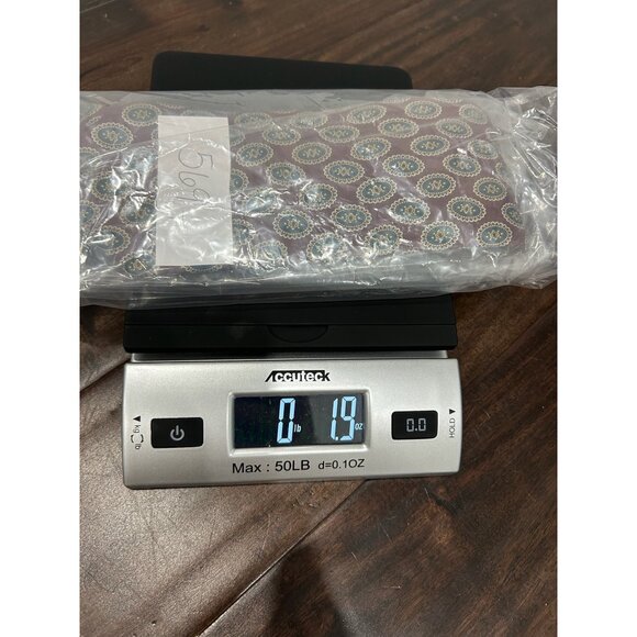 Brooks Brothers Makers Classic Burgundy Silk Tie With Medallion Pattern - Picture 7 of 7